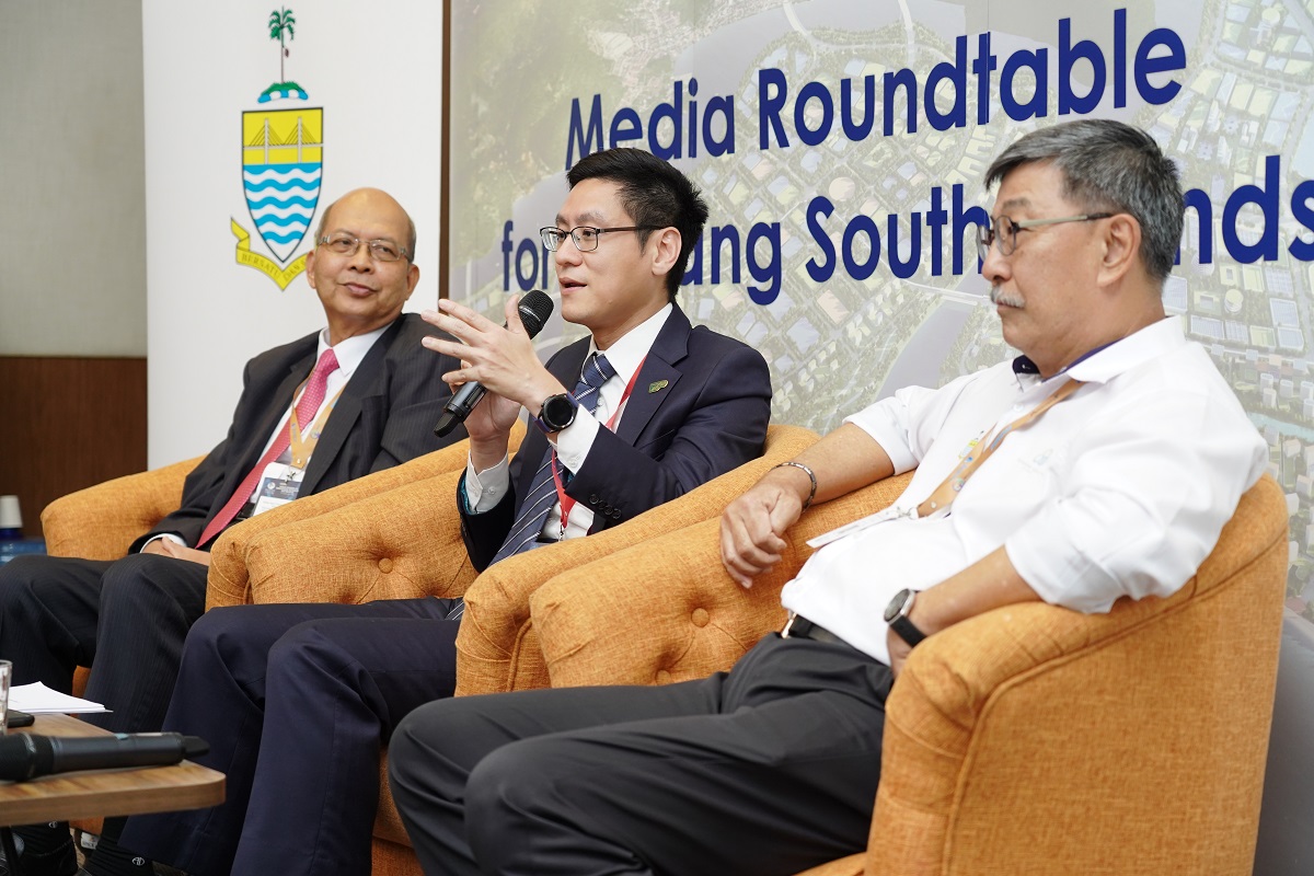(From left) Penang Infrastructure Corp chief executive officer Datuk Seri Farizan Darus, state executive councillor for infrastructure and transport Zairil Khir Johari, and SRS Consortium Sdn Bhd project director Szeto Wai Loong at a media roundtable during the World Congress on Innovation & Technology in Penang.